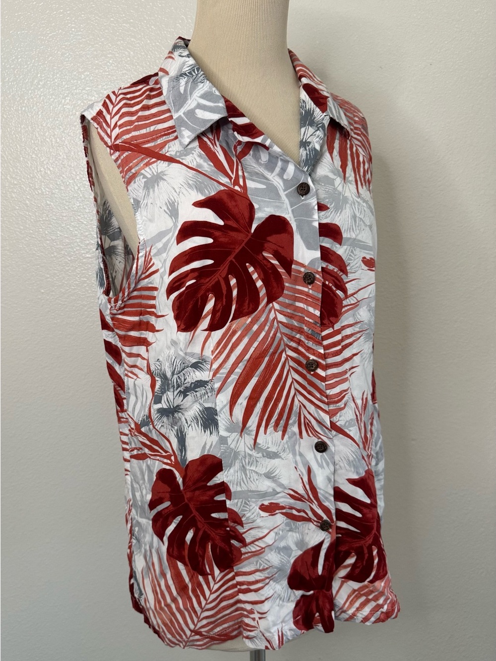 Sleeveless Red Tropical Button-Down Shirt - Unbranded
